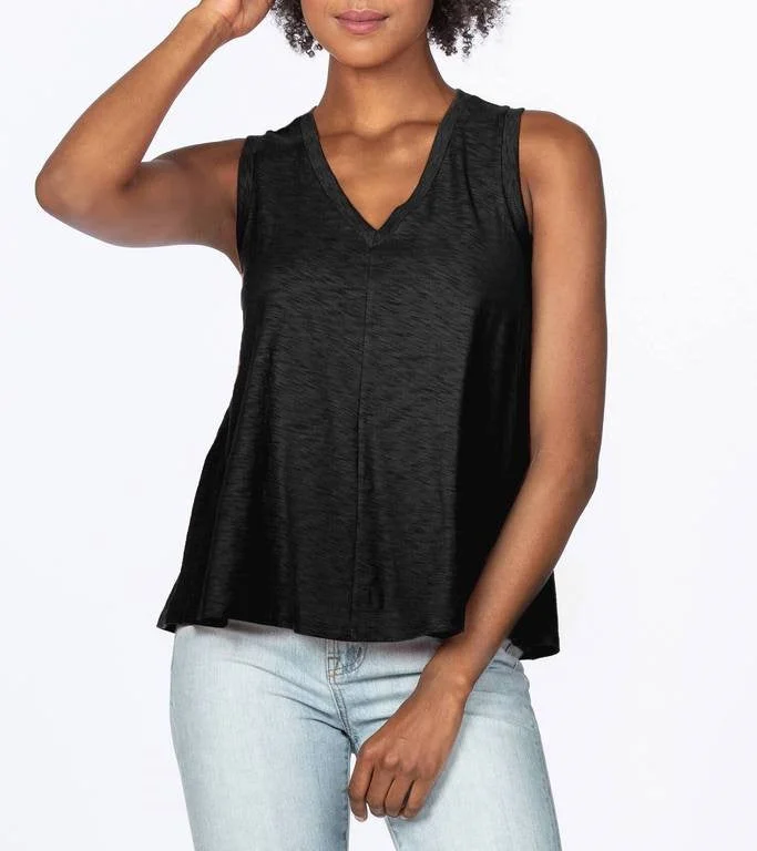 High-visibility teeLilla P - V-Neck Swing Tank - Black