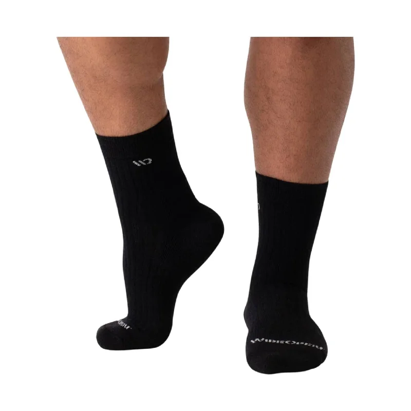 CrewnecktraditionsWide Open Men's Solid Cushioned Micro Crew Socks - Black