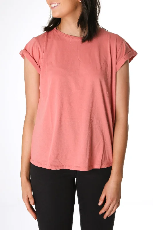 Streetwear T-ShirtsLucy Tee Apricot